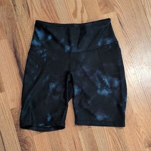 Old Navy Women's Black and Blue Tie-Dye Bike Shorts